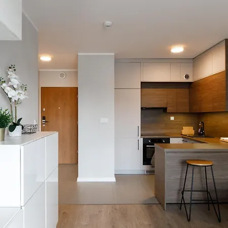 K39 Deluxe By Uniquerent *