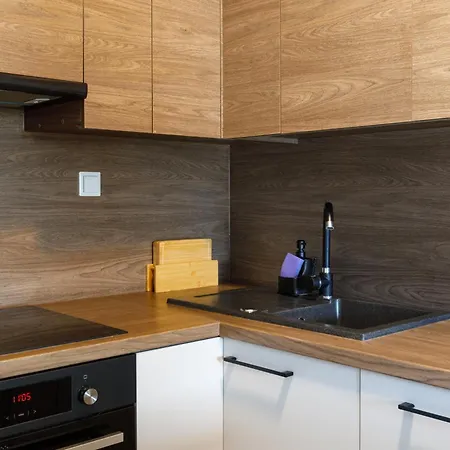 K39 Deluxe By Uniquerent * Breslau